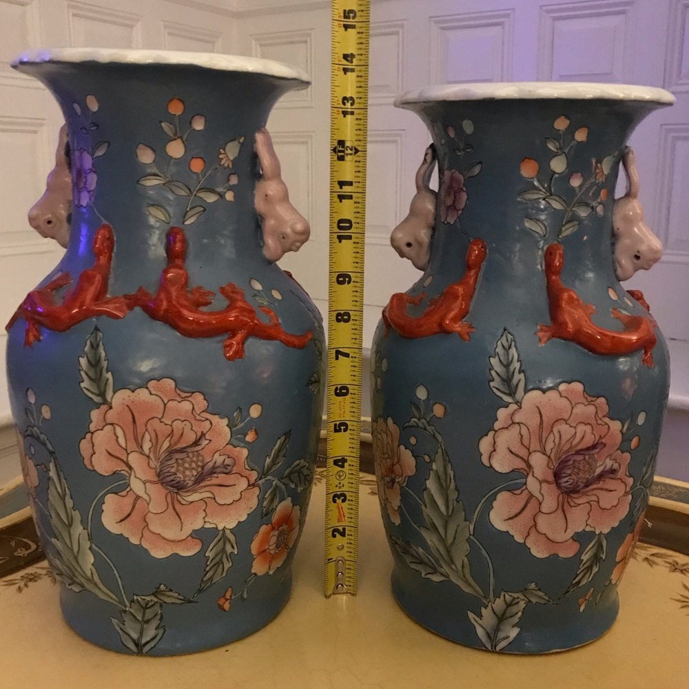 13.75” VTG Salamander Vase - Macau Chinese Porcelain - Picture 14 of 16